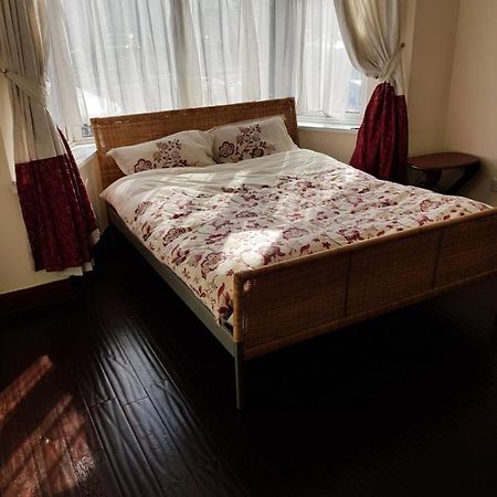 Cozy Guest House Luton  Exterior photo